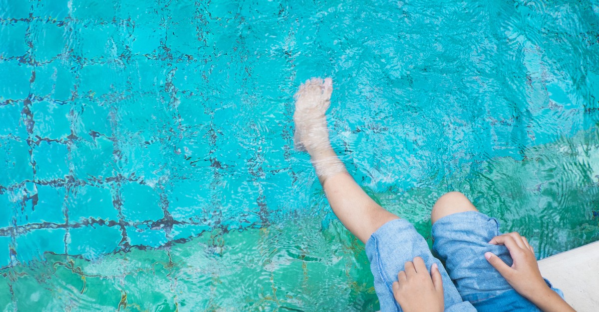 piscina pulita con cloro