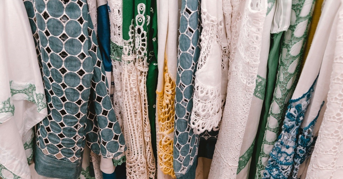 I tessuti in lino sono tra i più adatti per la tintura con il caffè