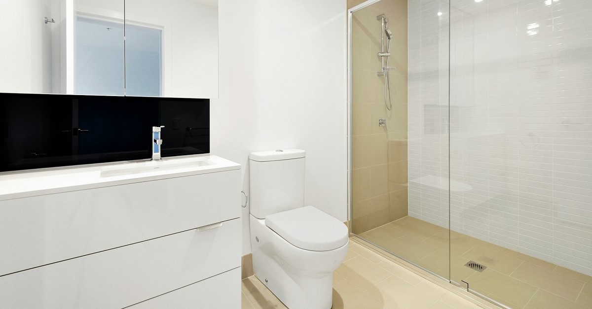 Bagno con piletta a scarico libero Bagno con piletta a scarico libero