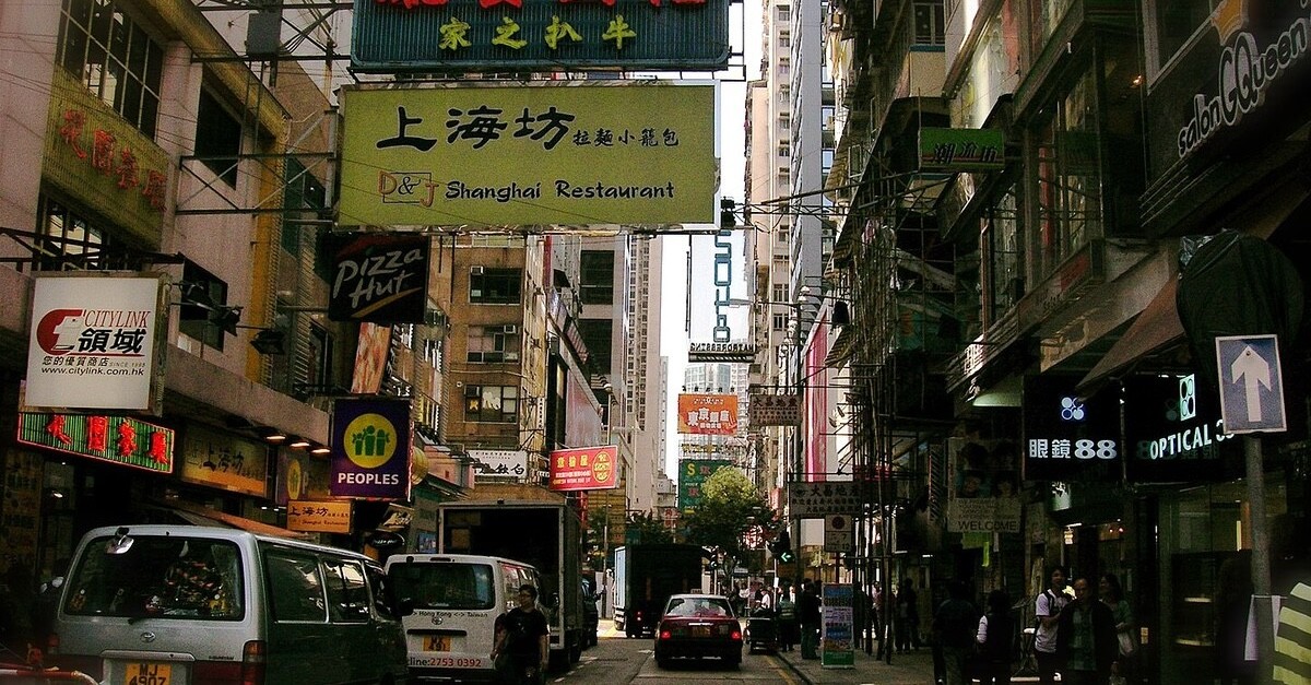 una strada popolare a hong kong una strada popolare a hong kong