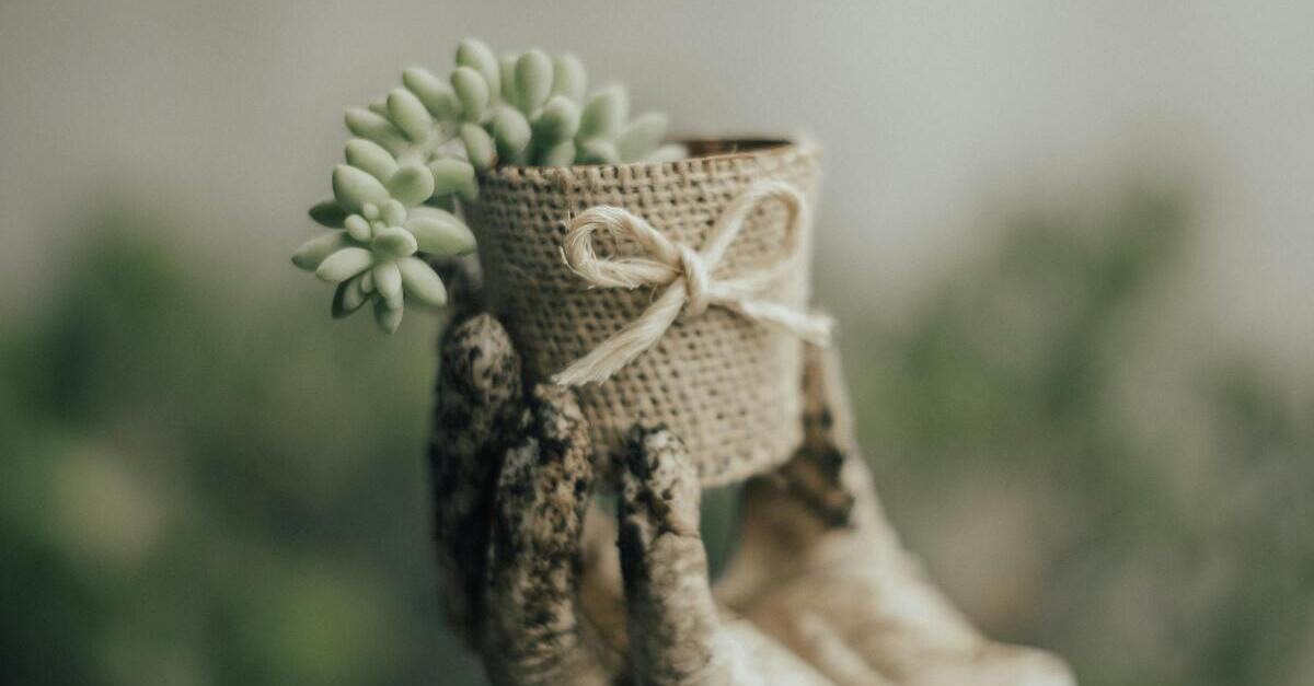 Un piccolo coprivaso all'uncinetto