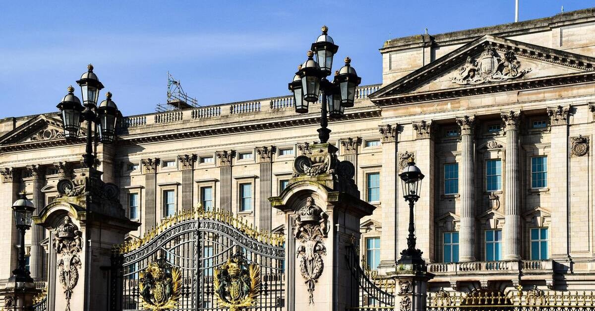 Buckingham Palace si trova vicino St.James Park Buckingham Palace si trova vicino St.James Park