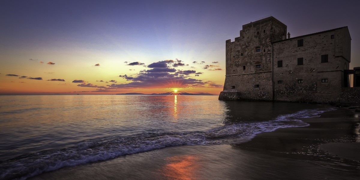Castelli sul mare in Toscana
