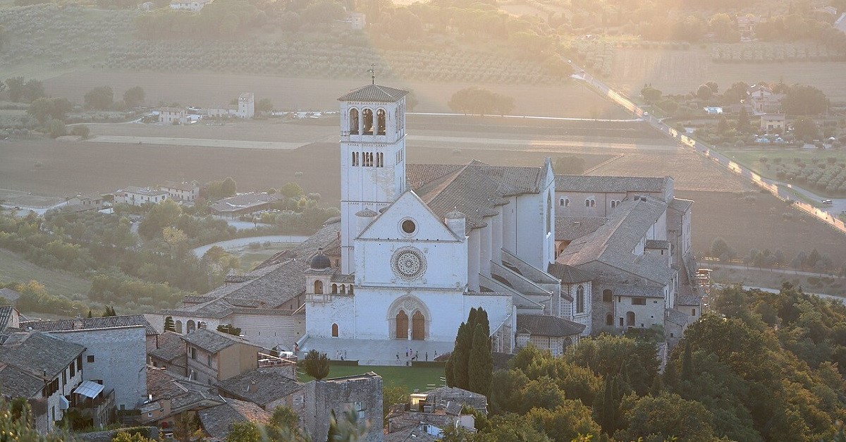 La Basilica di San Francesco ad Assisi non è né un duomo né una cattedrale