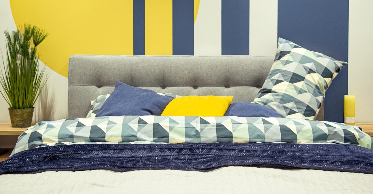 camera da letto moderna blu e giallo