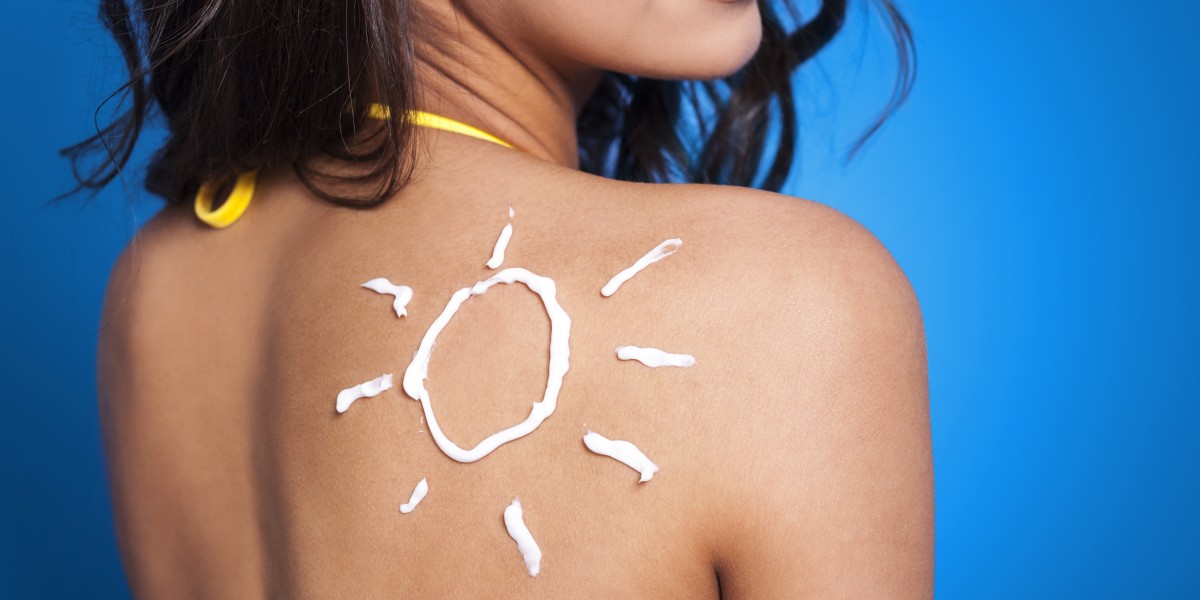 togliere le macchie di crema solare dai vestiti