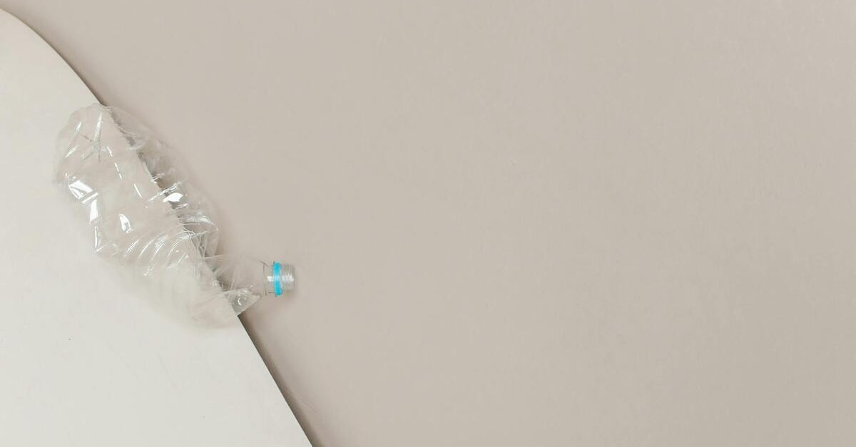 orto verticale con bottiglie di plastica orto verticale con bottiglie di plastica