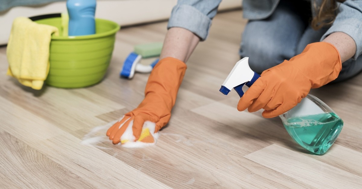 pulizia pavimento gres effetto legno