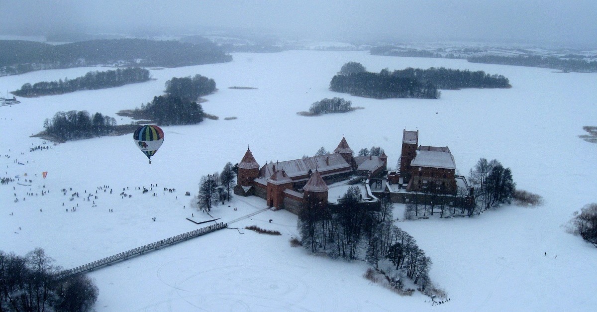 Il castello di Trakai in inverno