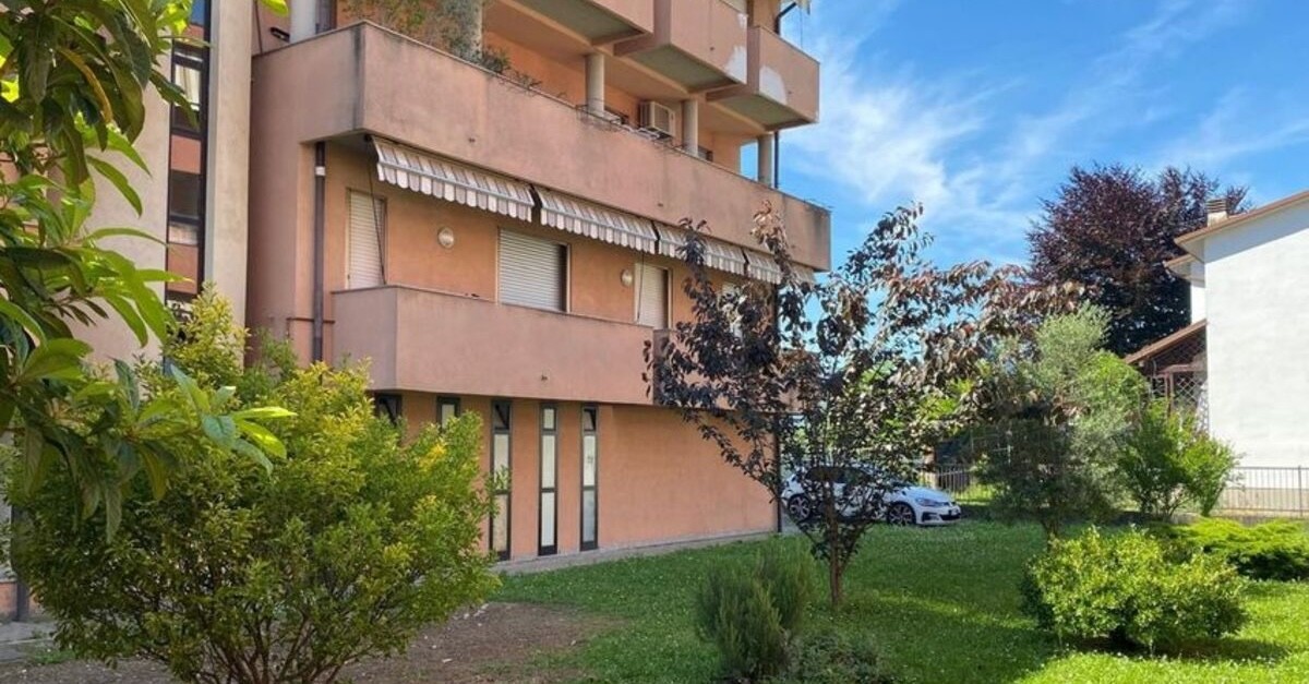 trilocale con box auto a Voghera