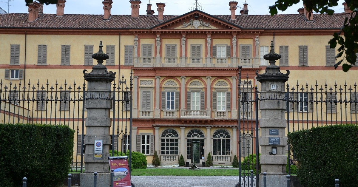 La facciata principale di Villa Gallarati Scotti