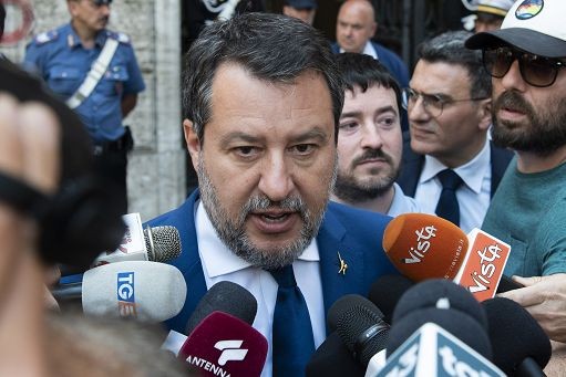 Fisco, Salvini: togliere la prima casa dal calcolo dell'Isee Fisco, Salvini: togliere la prima casa dal calcolo dell'Isee