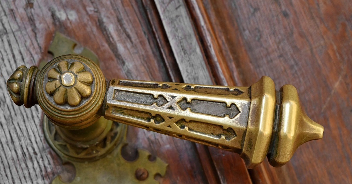 Maniglia antica adatta ad un atredo classico 