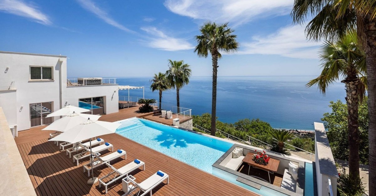 Italy island villas for sale