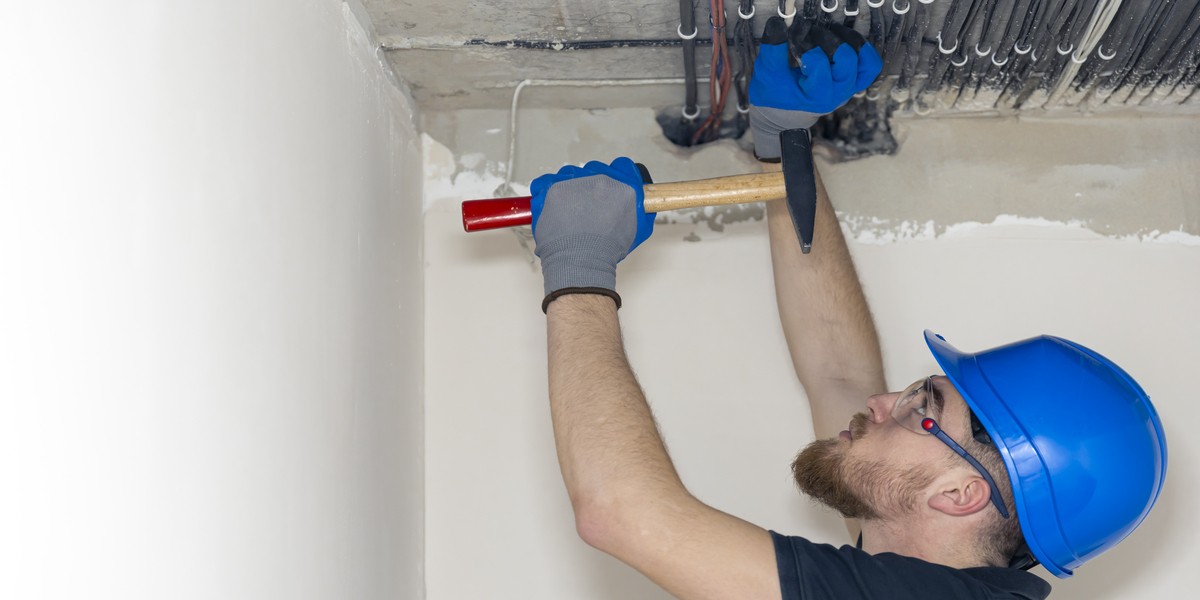 Tecnico addetto alla manutenzione dell'impianto di climatizzazione