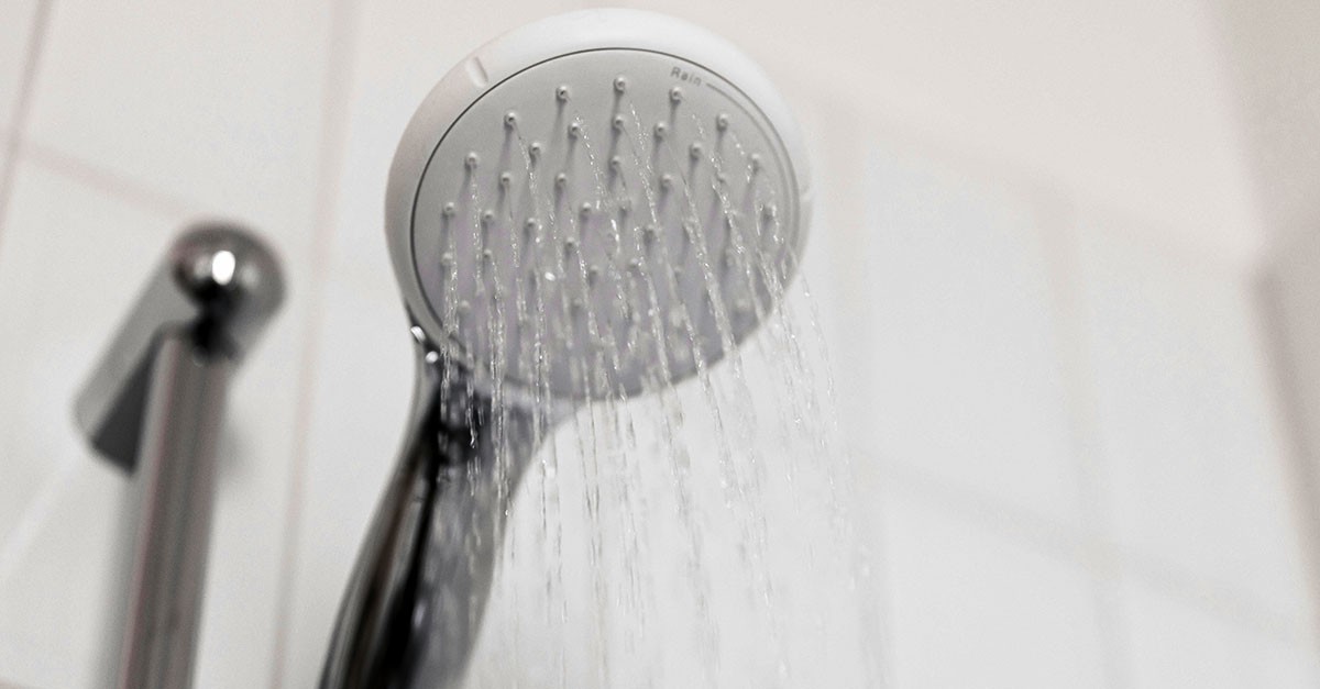 Doccia di notte in condominio