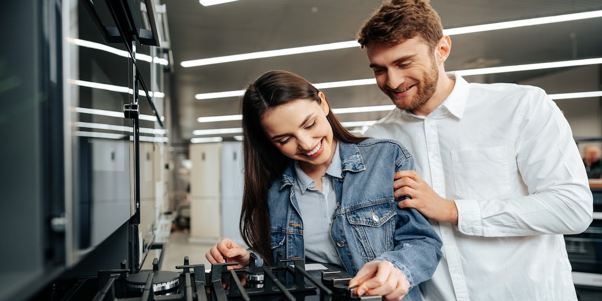 Coppia acquista elettrodomestici