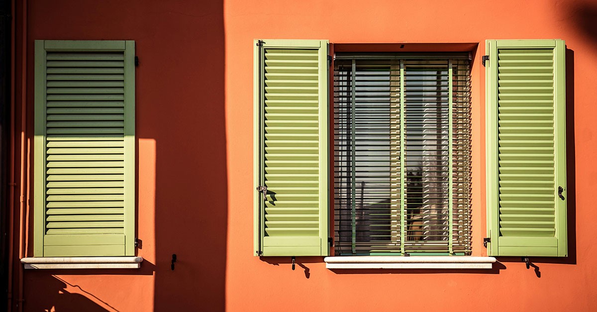 Infissi sulla facciata del condominio