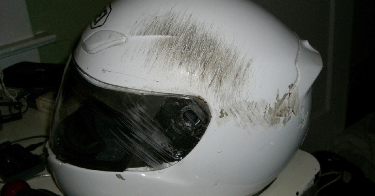 Dopo un impatto di qualsiasi tipo, il casco va sostituito immediatamente