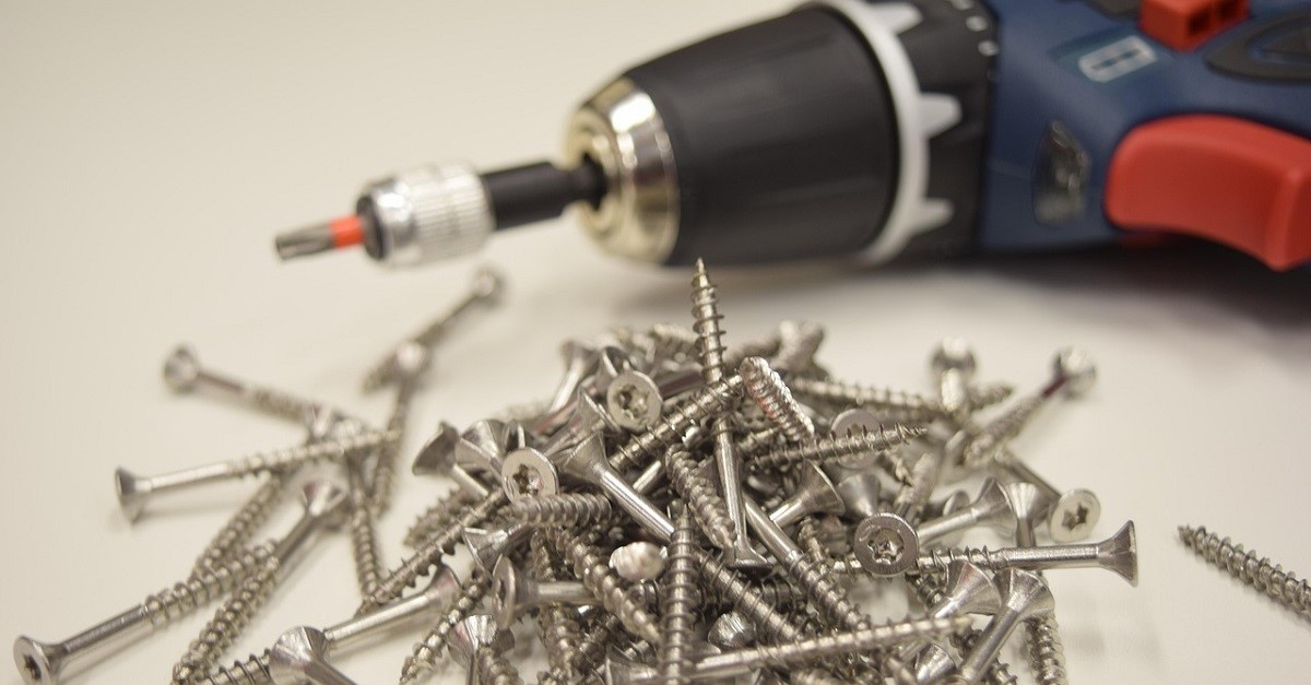 Il trapano è lo strumento principale con il quale praticare fori nelle piastrelle