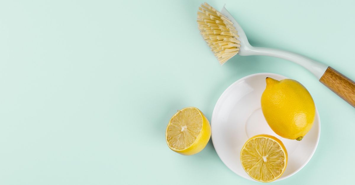 succo di limone e spazzola succo di limone e spazzola