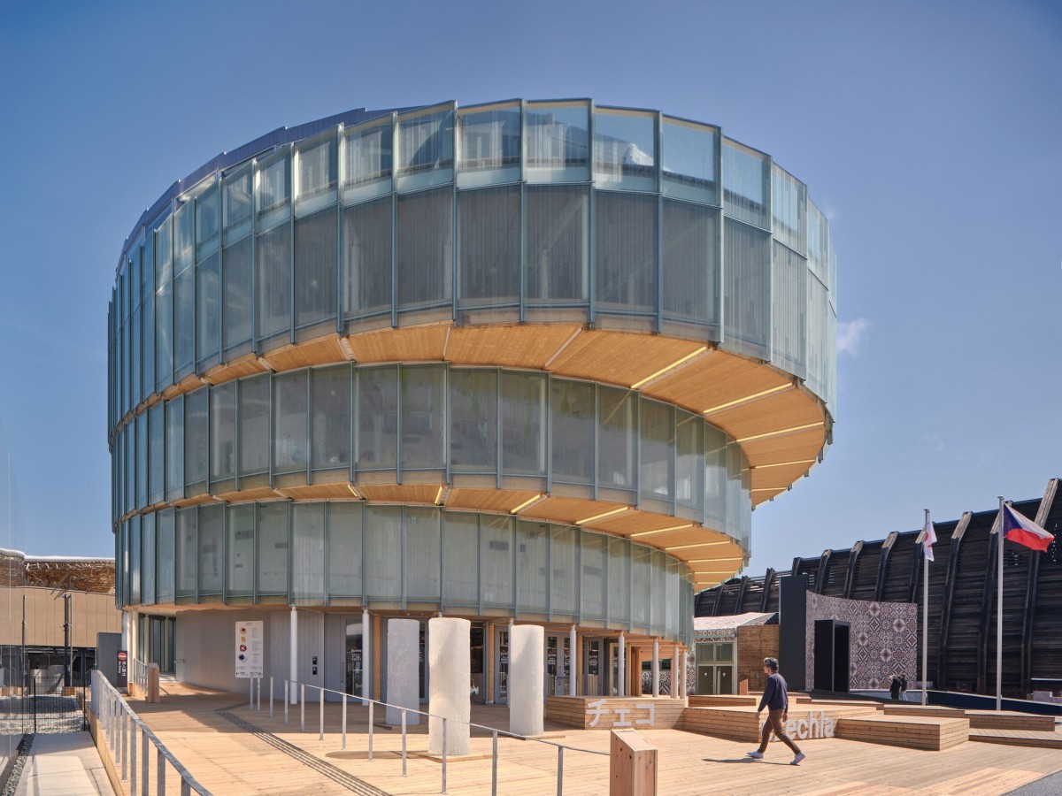 La spirale è la caratteristica principale del padiglione ceco, la cui forma rimanda direttamente al padiglione cilindrico progettato da Viktor Rudiš all'Expo di Osaka del 1970