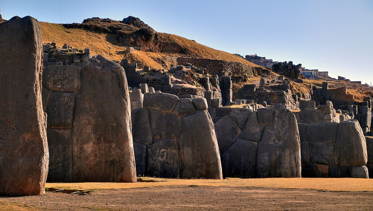 Lienzos de muralla del yacimiento de Sacsayhuamán.