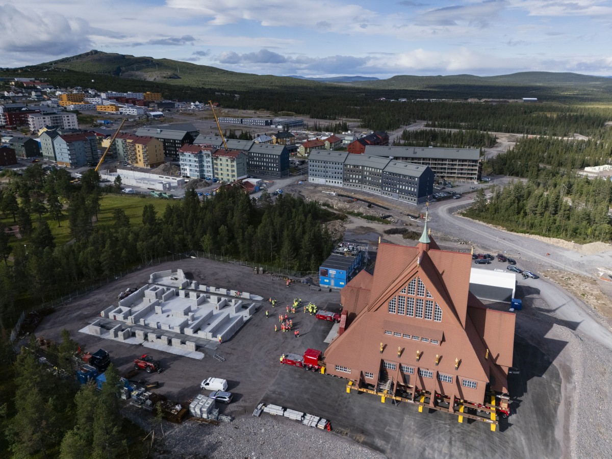 Una auténtica obra de ingeniería: traslado de una iglesia en bloque en Suecia