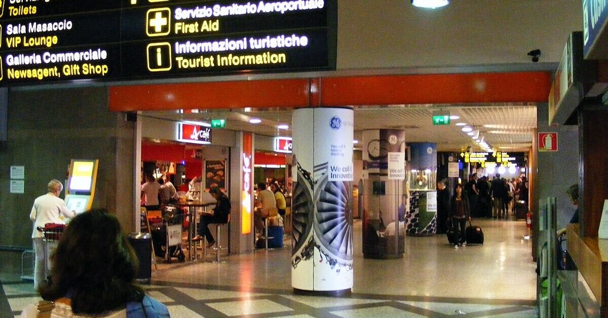 I negozi interni all'aereoporto di Firenze