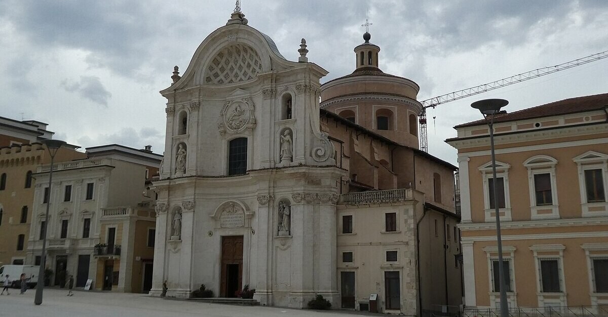 La facciata di Santa Maria del suffragio L'Aquila