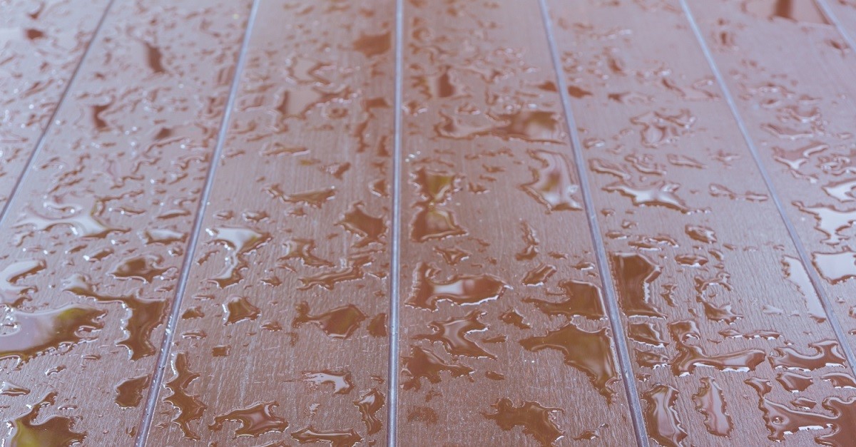 Pavimento bagnato per condensa