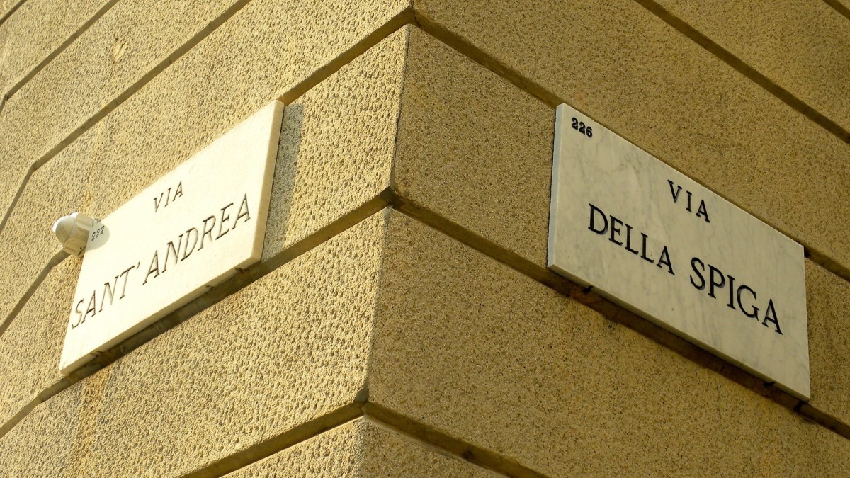 luoghi di armani a milano