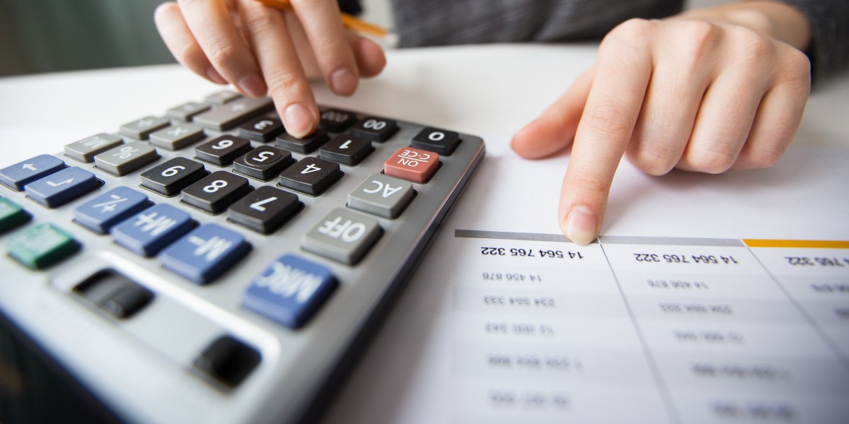 calcolatrice e fogli 