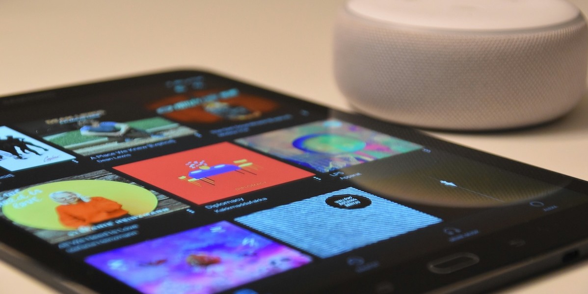 Casa intelligente controllata dal vettore di infografica telefono