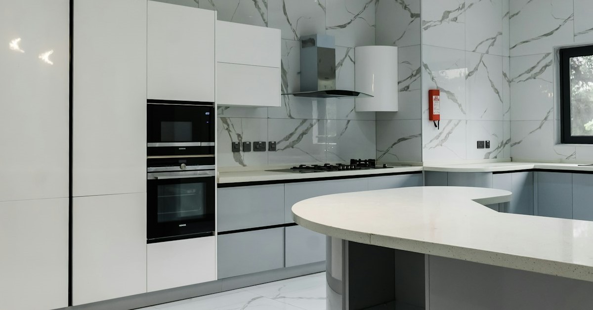 Il discreto sistema di apertura push-pull elimina la necessità di installare maniglie esterne