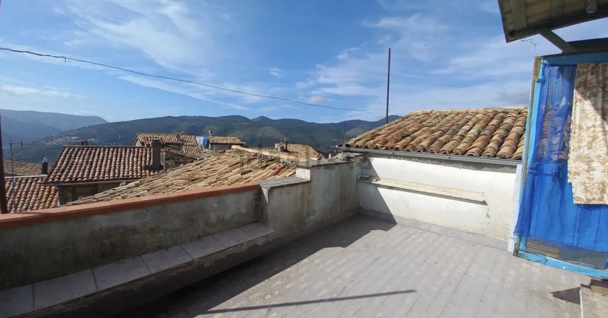 appartamento su due piani a giuliano di roma