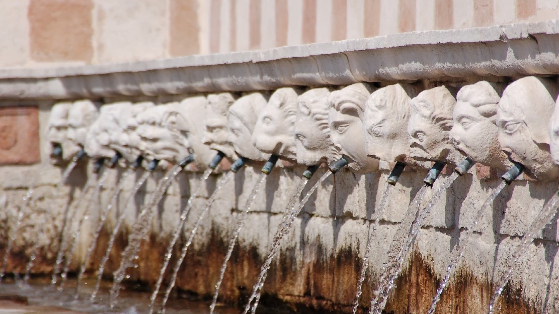 fontana delle 99 cannelle