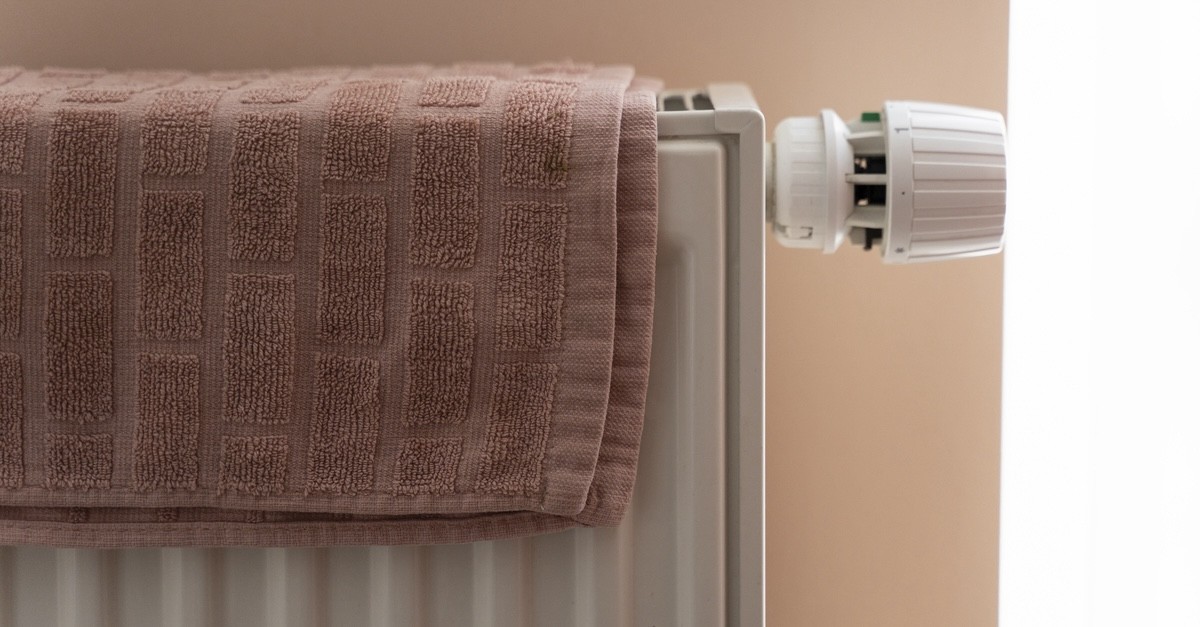 panno bagnato sui termosifoni