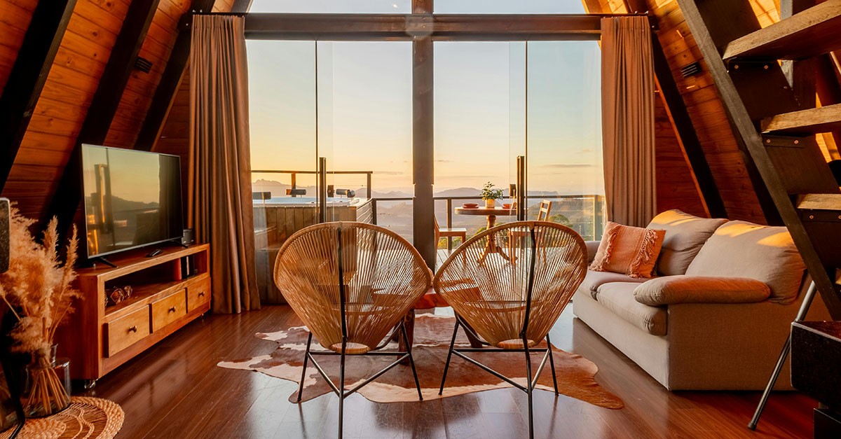 Salotto di una casa di lusso in legno