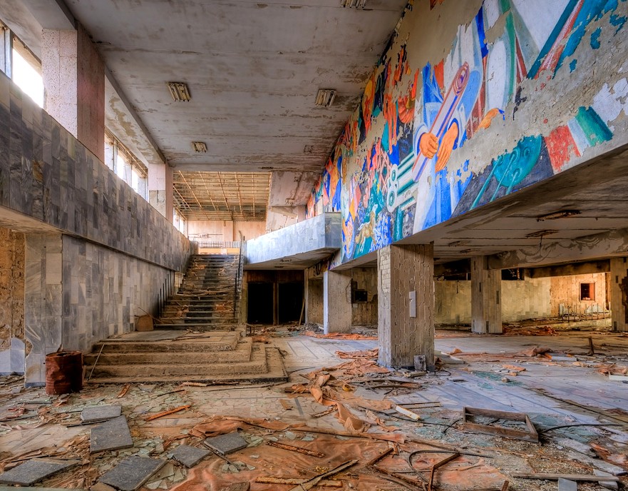 La città conserva ancora oggi sui suoi edifici e nelle sue strade murales con motivi sovietici