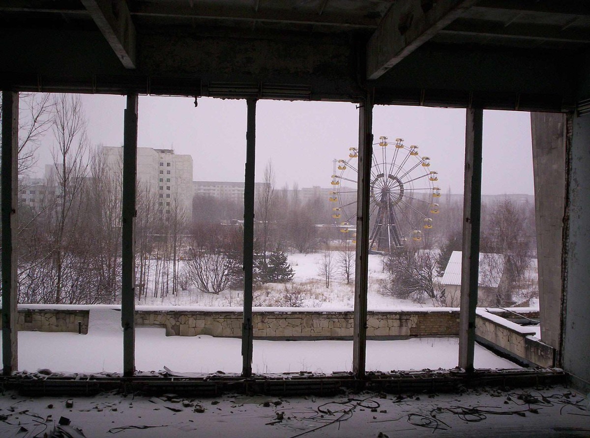 Immagine della ruota panoramica dall'interno del Palazzo della Cultura di Pripyat