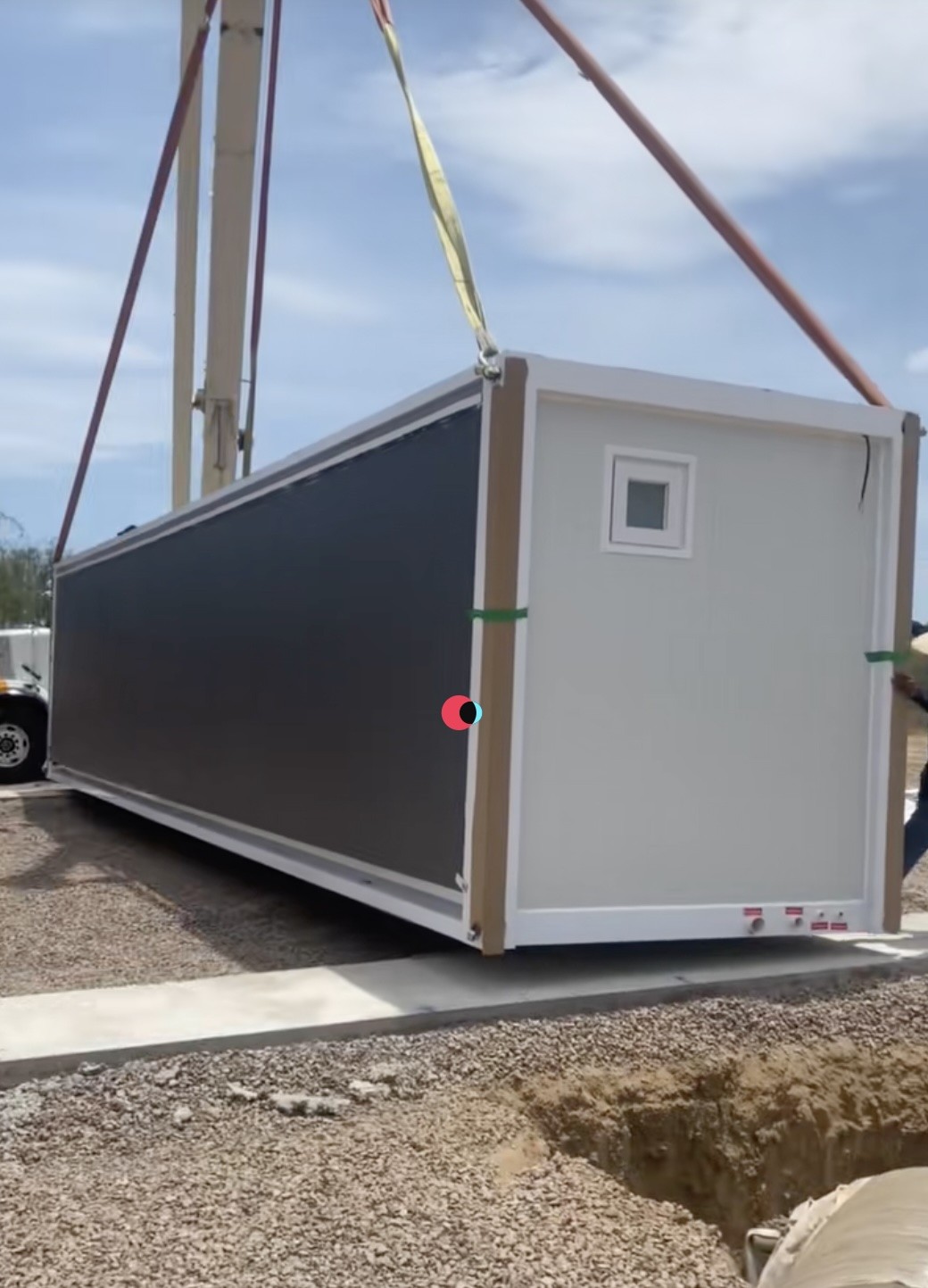 Una TikToker acquista una casa prefabbricata su AliExpress per 12.000 euro