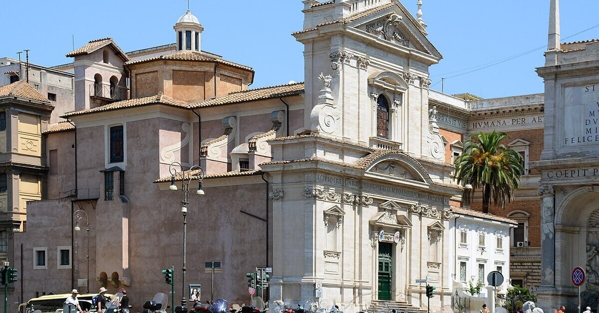 La facciata di Santa Maria della Vittoria a Roma