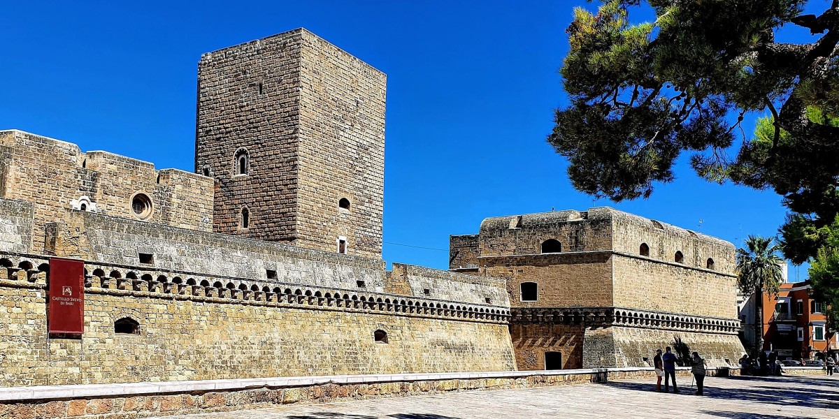 quali sono i castelli federiciani in puglia 