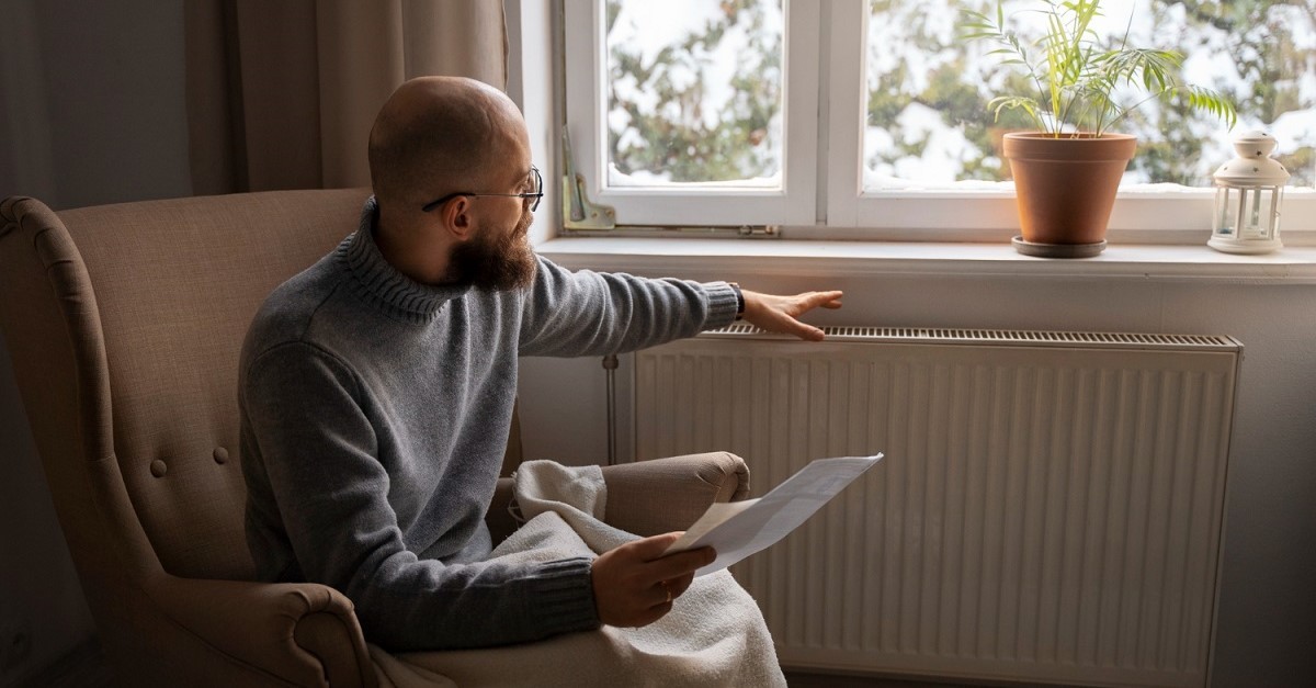 Una stanza riscaldata da un termosifone