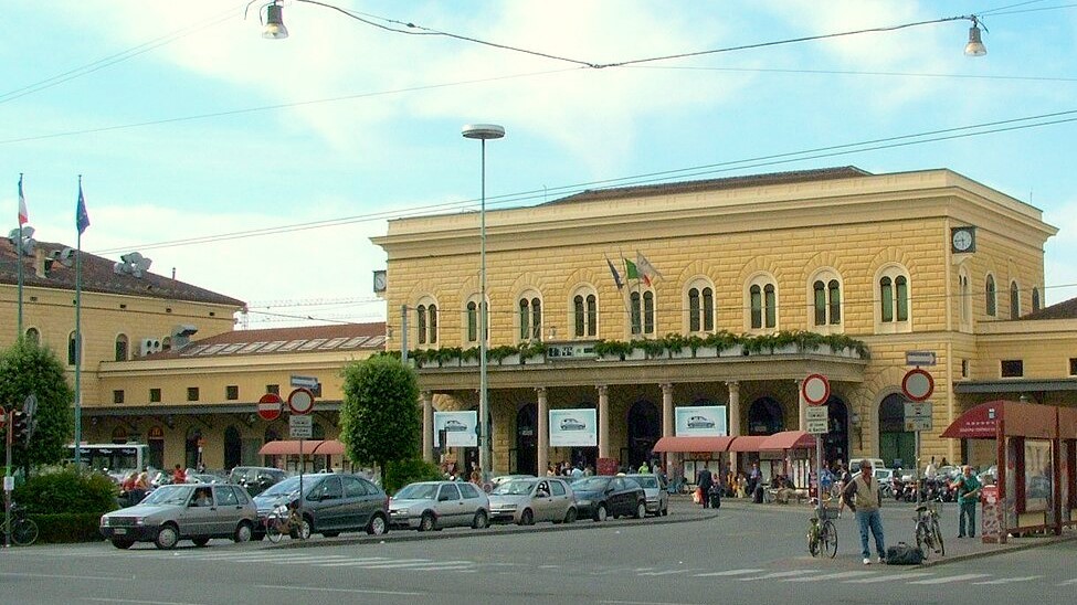 cosa vedere vicino alla stazione di bologna a piedi