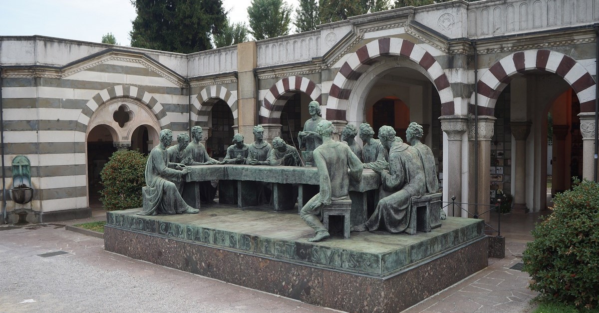 La celebre Edicola Campari al Cimitero Monumentale di Milano