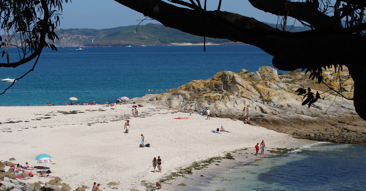 una spiaggia delle isole cies