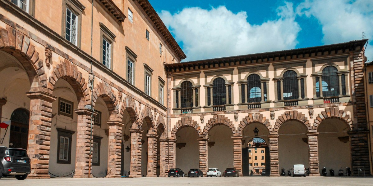 Pros and cons of living in Lucca