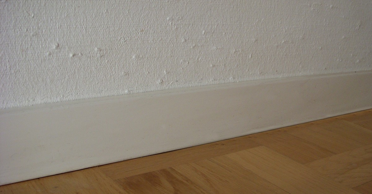 Le dimensioni standard di un battiscopa radiante sono di 15 cm di altezza per 3 di larghezza